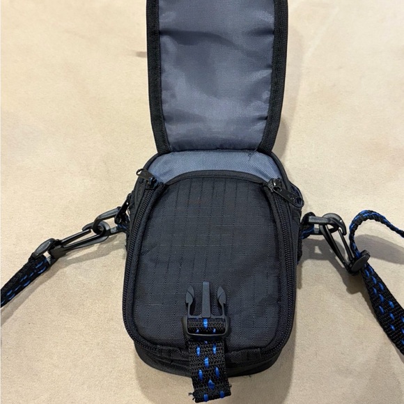 Samsonite Camera Case With Strap - Picture 4 of 6